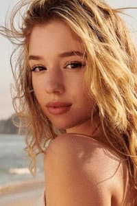 Kayla DiVenere in The Swallow