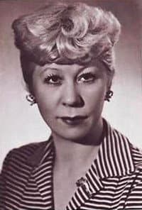 Nadezhda Samsonova in Пока гром не грянет