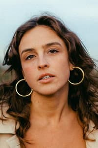Júlia Frigola in Las armas no borrarán tu sonrisa