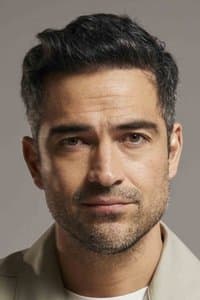 Alfonso Herrera in El baile de los 41