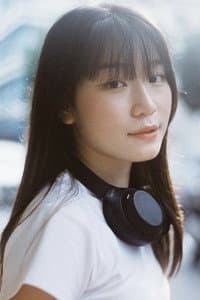 Sumyi Wong in Invisible Things