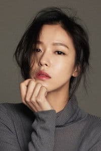 Gyeong Su-jin in 거룩한 밤: 데몬 헌터스