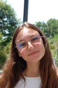 Naëlys Briero in Et puis merde on s'aime !