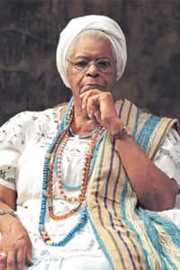 Mãe Stella de Oxóssi in 3 Obás de Xangô