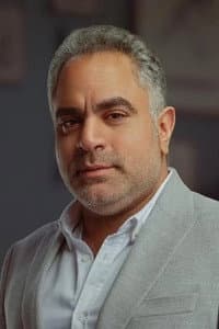 Mohamed Shaheen in Aswar al-Qamar