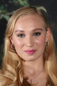 Helena Zengel in Bloody Tennis