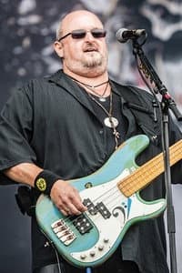 Volker Krawczak in Axel Rudi Pell - Live On Fire (Live in Köln)