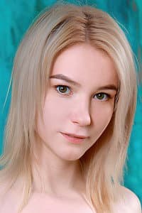 Polly White in Slim4K Massages