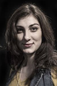 Emina Elor in Arccal a földnek