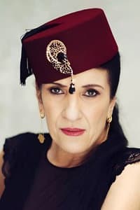 Biyouna in À mon âge je me cache encore pour fumer