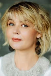 Yuliya Menshova in Когда святые маршируют
