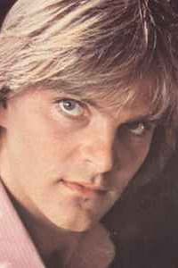 Neil Hansen in Travestito