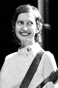 Mary Hansen in Stereolab No Cine Iris