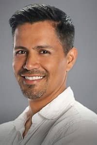 Jay Hernandez in Max