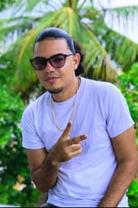 Raffy Hdz in El juego de las prendas