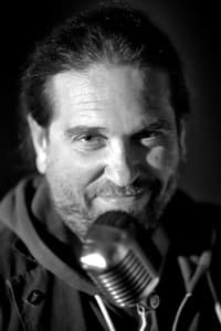 Mark Lesser in Les Mal Partis