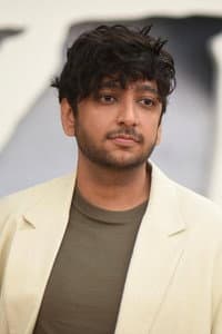 Nik Dodani in Escape Room
