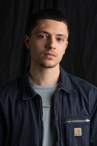 Luca Kamleh-Chapman in Aksil