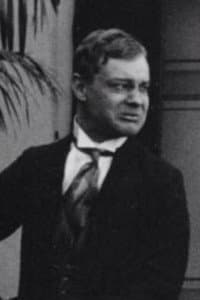 August Kuuskemaa in Laenatud Naene