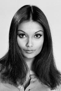 Shakira Caine in Son of Dracula