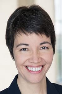 Elizabeth Liang in El Compromiso