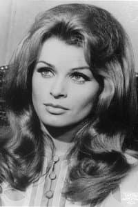 Senta Berger in Quando le donne persero la coda