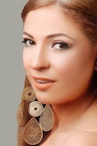Nahla Salama in امرأة فوق القمة