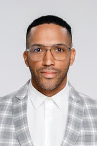 Cesár Sampson in De Super Elfkins
