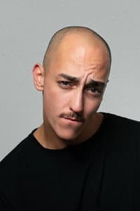 Alex Pelao in El novio de mamá