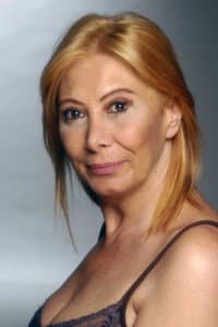 Betty Raiter in Romper el huevo