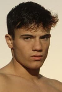 Hakan Serbes in Una famiglia per pene