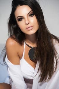 Sthefany Brito in Mistéryos