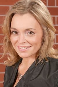 Katarzyna Chrzanowska in Skutki noszenia kapelusza w maju