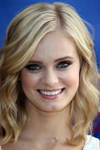 Sara Paxton in Haunted Lighthouse 4-D