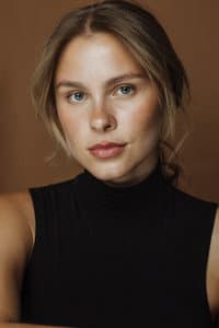 Alea O'Shea in Through the Door