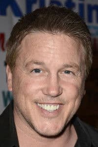 Lochlyn Munro in All Yours