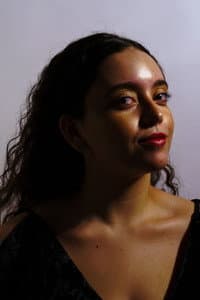 Ana Riguez in Ela veio sozinha