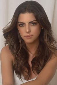 Isabel Burr in Cazadoras de Millonarios
