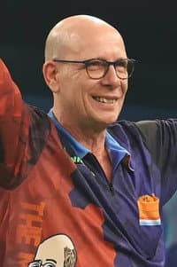 Co Stompé in Let’s Play Darts