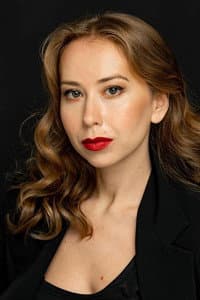 Ekaterina Karmanova in Айрат значит Удивительный
