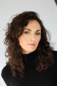 Camila Valenzuela in Virus tropical