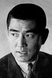 Ken Takakura in Riding Alone for Thousands of Miles