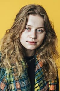 Marie Ulven in Lave forventninger
