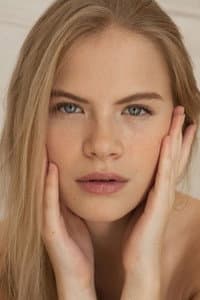 Isis Guillaume in I Love Charlène