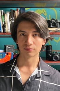 Uriel Reyes in Estantes Vacíos