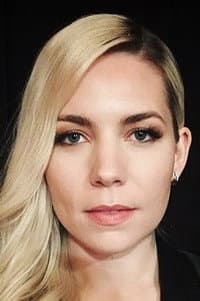 Skylar Grey in Eminem: Temporary feat Skylar Grey