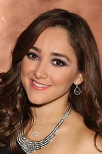 Sherlyn in Cazadoras de Millonarios
