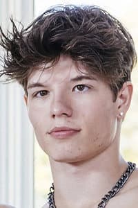 Kai Reynolds in Addicted to Love