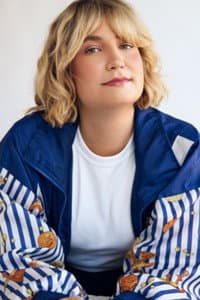 Sara Karel Chiasson in Les Patins
