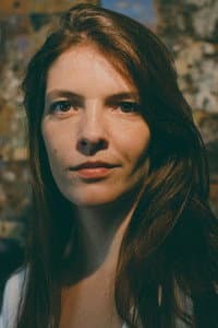 Ana Abbott in Dois Casamentos